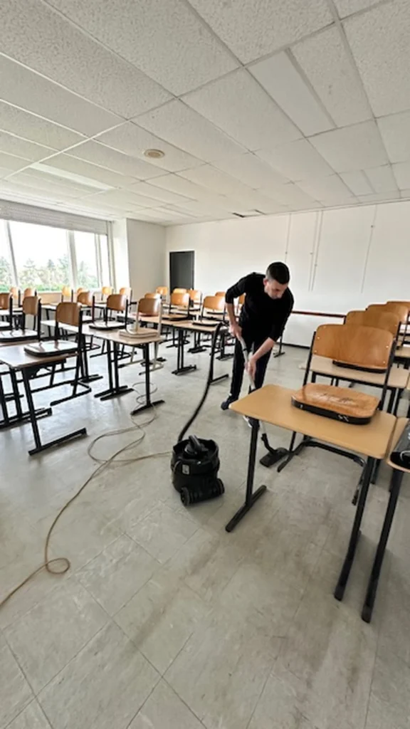 Nettoyage et désinfection de salle de classe